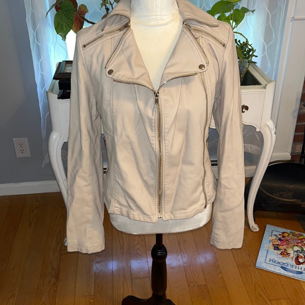 Coat size small zipper detail